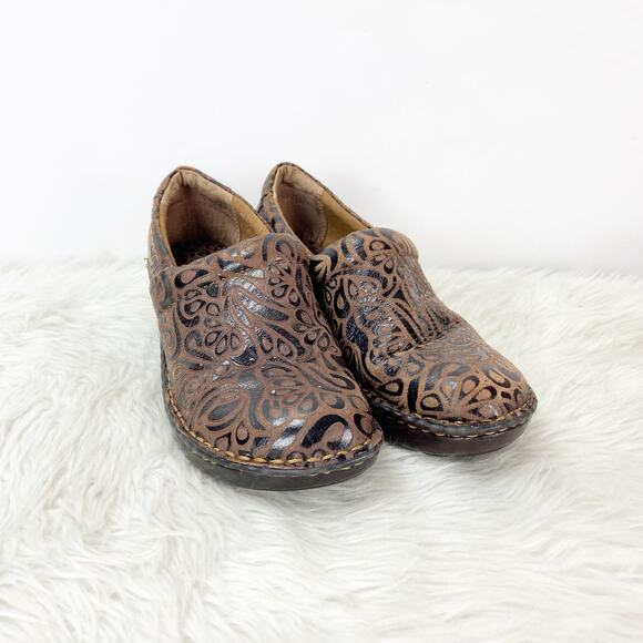 2/$30 BOC 7 M Womens Brown Suede Leather Peggy Paisley Comfort Clogs - Picture 1 of 12